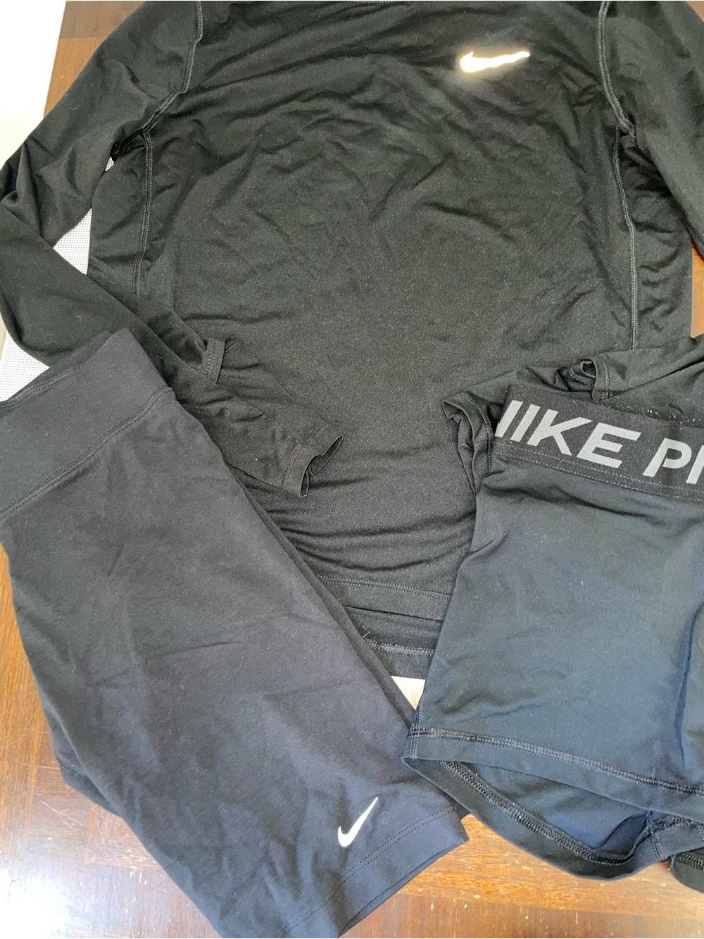 Nike Pro Women’s 3-Piece Bundle Black Compression Top Leggings Shorts Size Small - Picture 4 of 4
